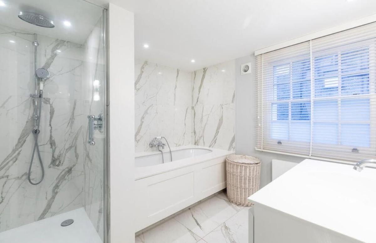 Stylish 3-bedroom Terrace House Near Earls Court Londra