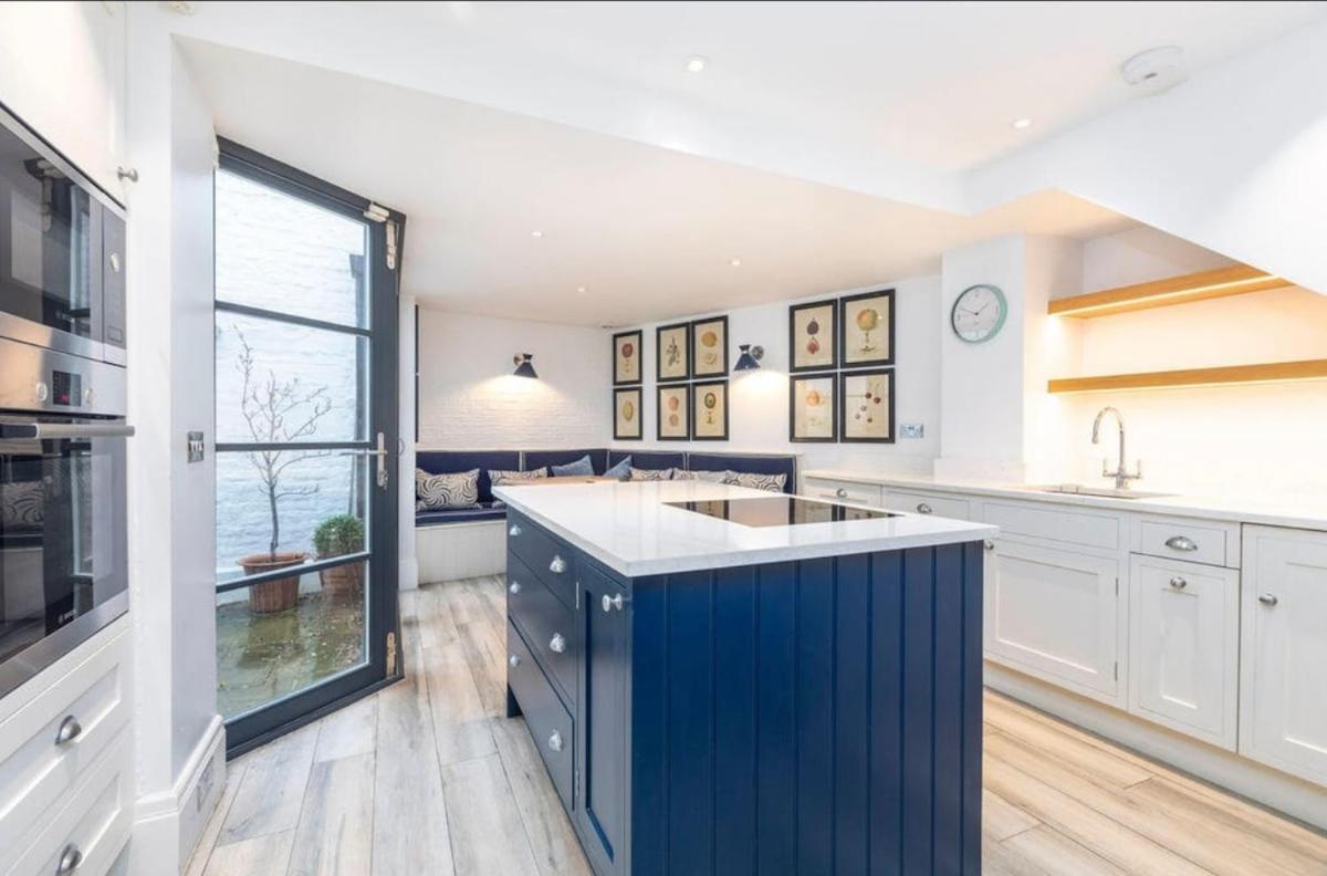 Stylish 3-bedroom Terrace House Near Earls Court Londra