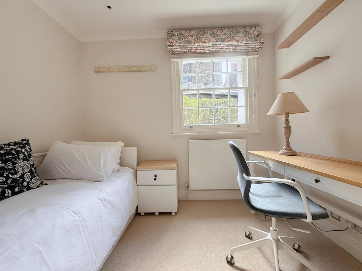 Stylish 3-bedroom Terrace House Near Earls Court * Londra