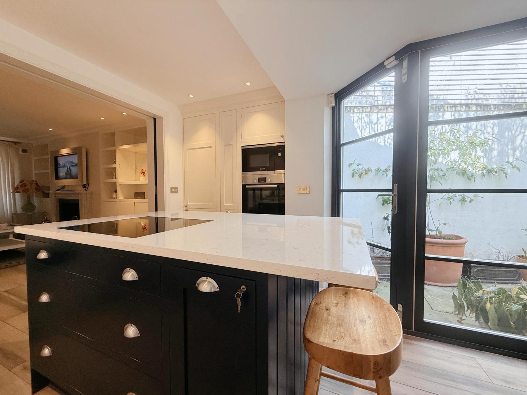 Stylish 3-bedroom Terrace House Near Earls Court Londra