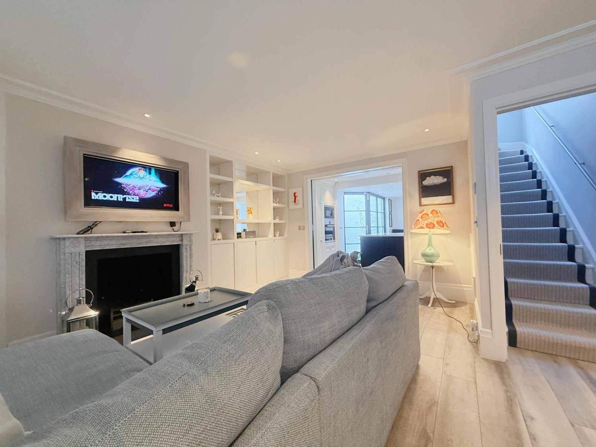 Stylish 3-bedroom Terrace House Near Earls Court * Londra
