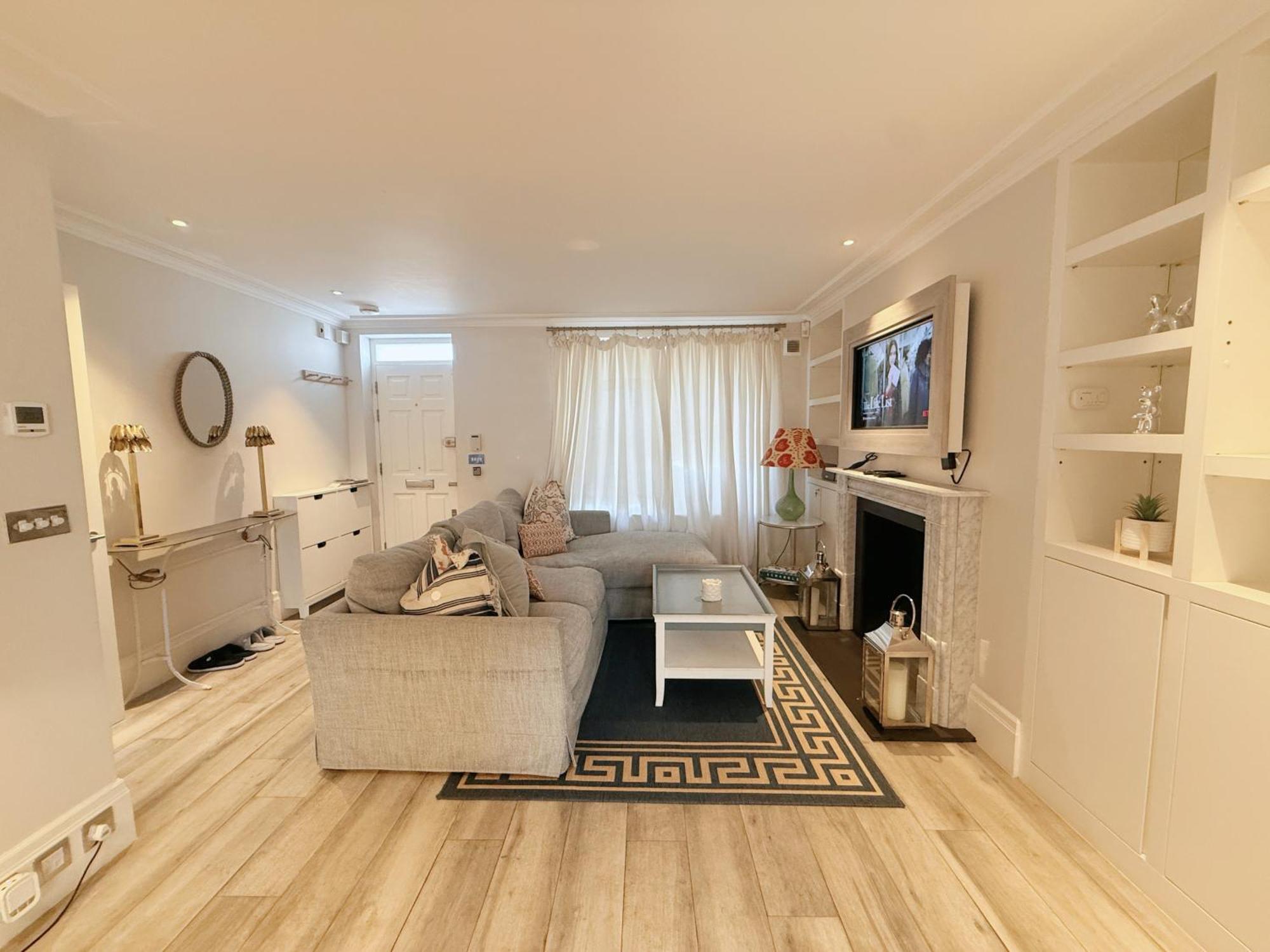Stylish 3-bedroom Terrace House Near Earls Court * Londra
