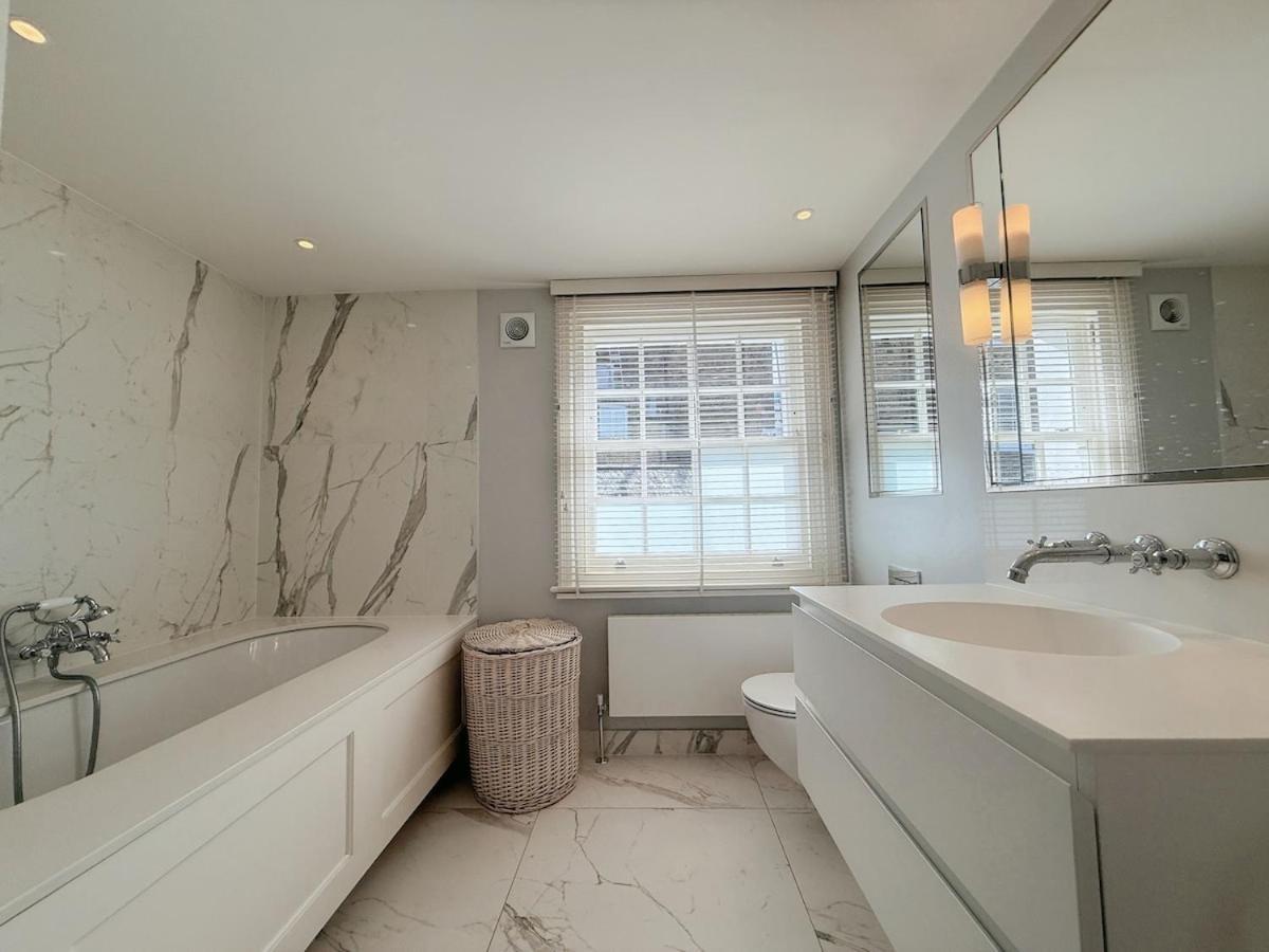 Stylish 3-bedroom Terrace House Near Earls Court Vilă