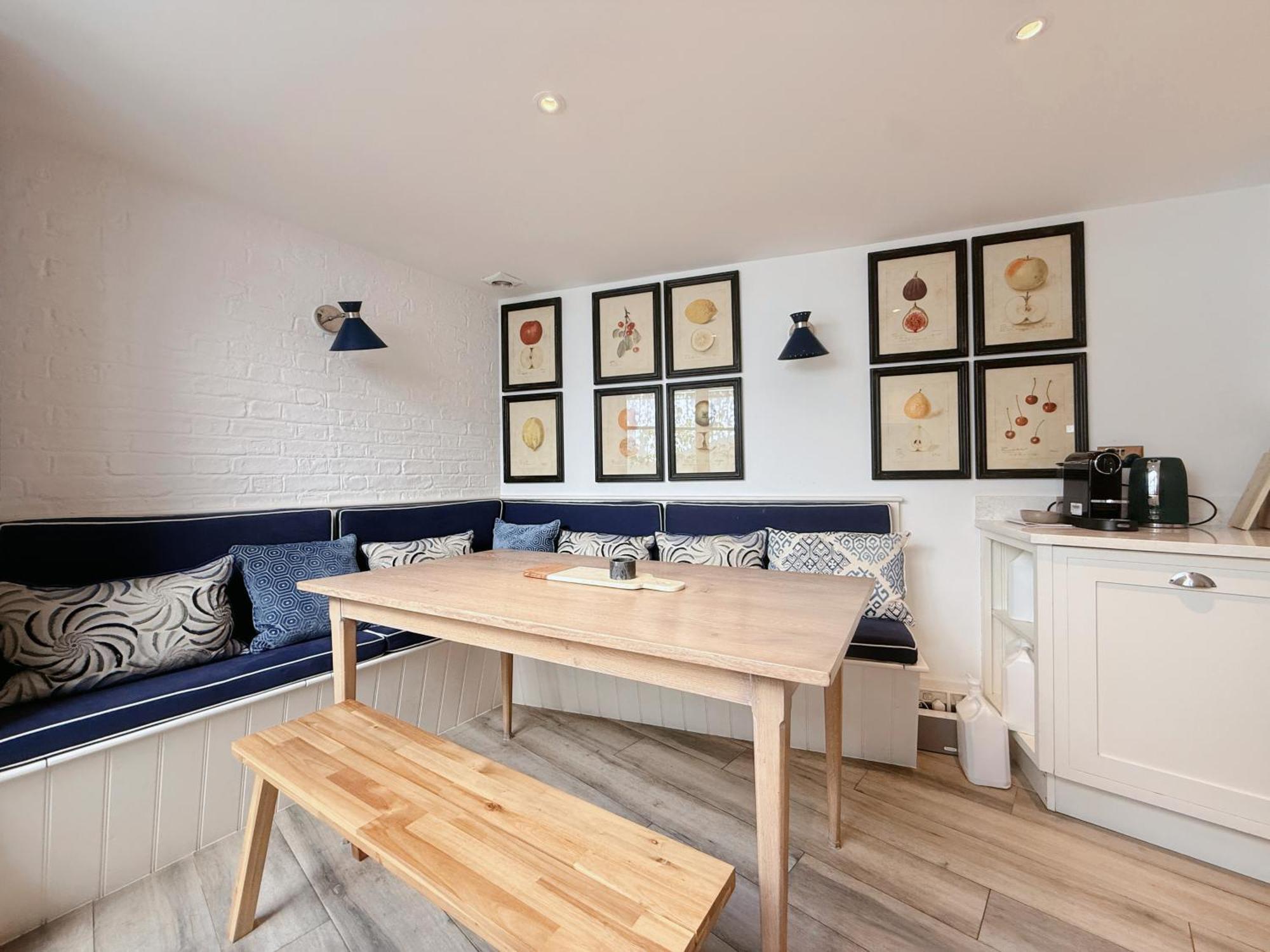 Vilă Stylish 3-bedroom Terrace House Near Earls Court *